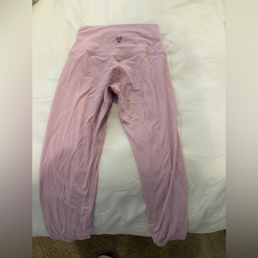 Aritzia Light Pink High-Waisted Leggings